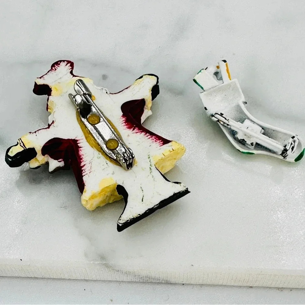 Vintage Christmas Brooch Pins Set of 2 Unisex Rustic Resin Santa Metal S… - Picture 6 of 8